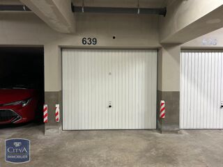  Parking / Garage à louer 