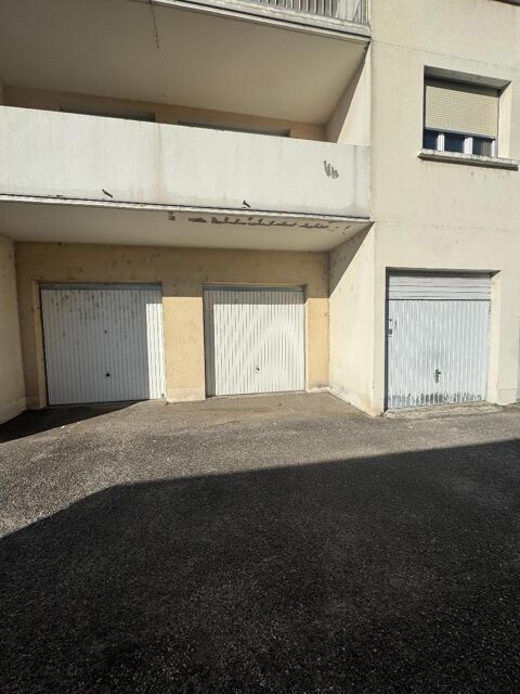 ENTREPOT/GARAGE A LOUER EN SURFACE - Situ&eacute; 18 TER AVE... 350 69150 Decines charpieu - le molard