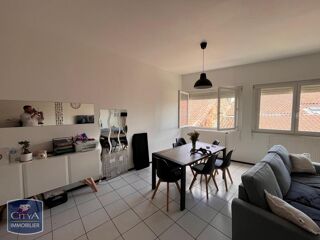  Appartement à louer 3 pièces 81 m²