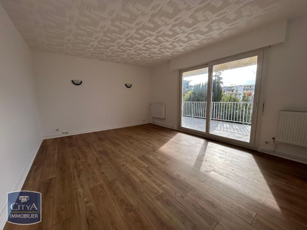location Appartement - 3 pièce(s) - 70 m² Sainte-Geneviève-des-Bois (91700)