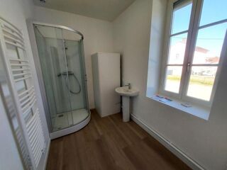  Appartement à louer 3 pièces 83 m²