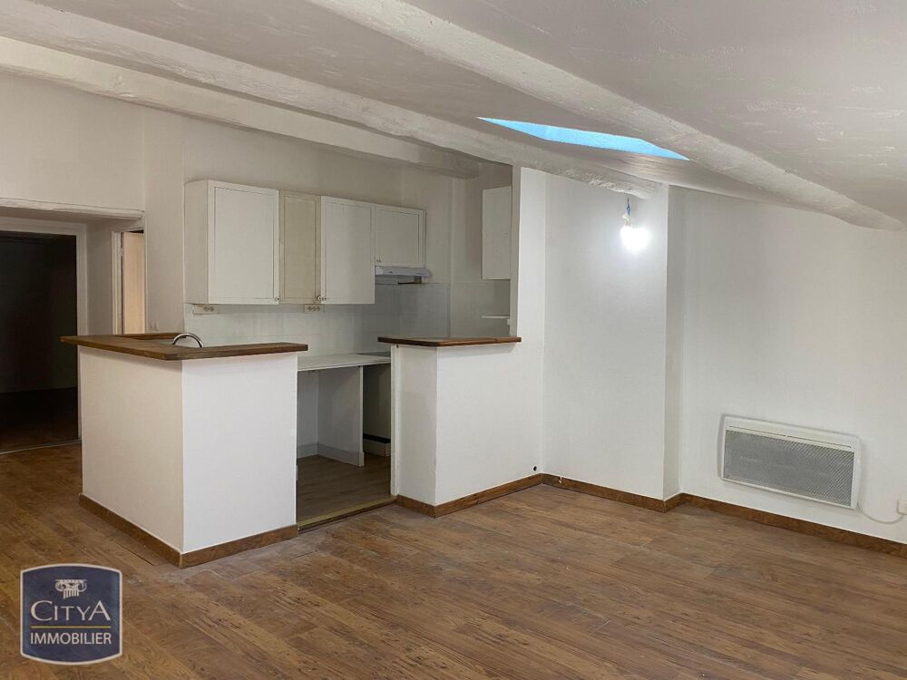 À LOUER : Appartement ancien T3 situé au coeur de Fréjus,....