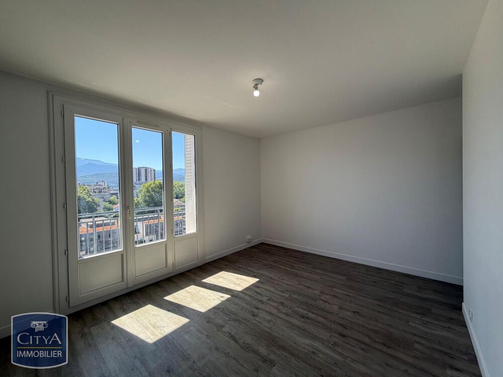 À louer, cet appartement T3 situé dans la charmante vill....