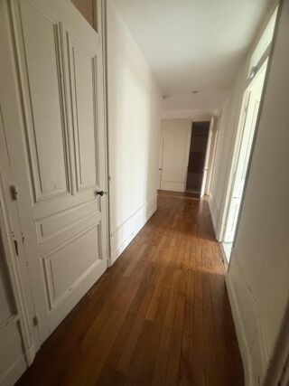  Appartement à louer 3 pièces 105 m²