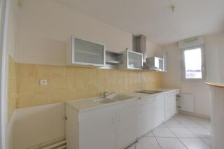  Appartement à louer 4 pièces 85 m²