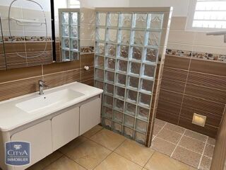 location Maison - 4 pièce(s) - 84 m² Saint-Pierre (97410)