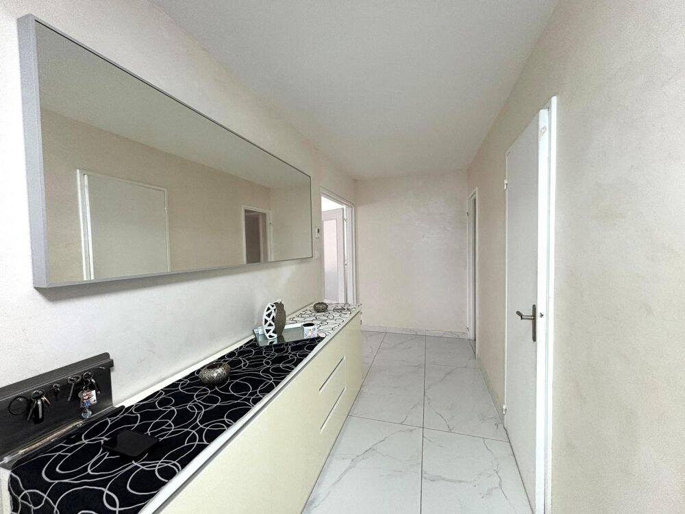 À LOUER : Appartement entièrement rénové T5 situé à Gran....