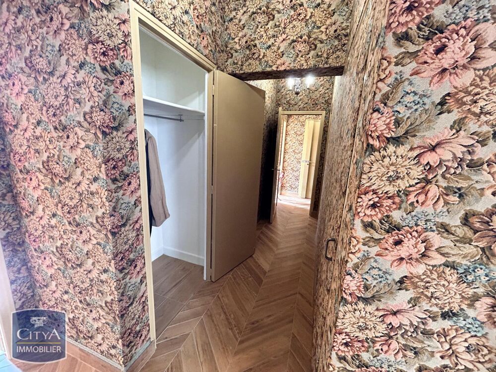 A LOUER SUPERBE APPARTEMENT EN CENTRE VILLE Un apparteme....