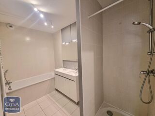  Appartement à louer 4 pièces 93 m²