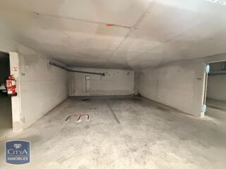  Parking / Garage à louer 