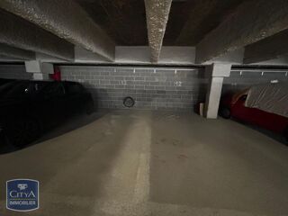  Parking / Garage à louer 