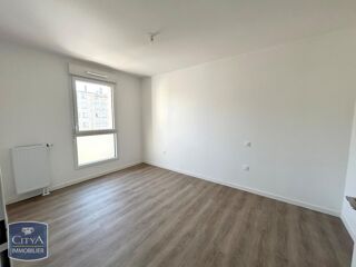 Appartement à louer 4 pièces 85 m²