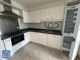 Appartement à louer 4 pièces 79 m²