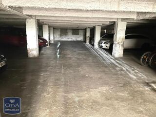 Parking / Garage à louer 