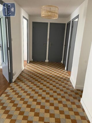  Appartement à louer 4 pièces 95 m²