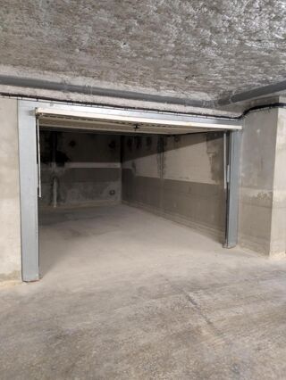  Parking / Garage à louer 17 m²