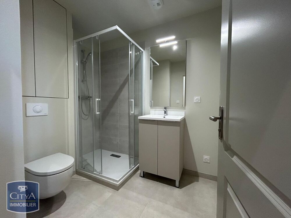"Rénovation Monument Historique" À LOUER : Appartement T....