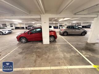  Parking / Garage à louer 