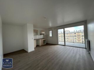  Appartement à louer 4 pièces 82 m²