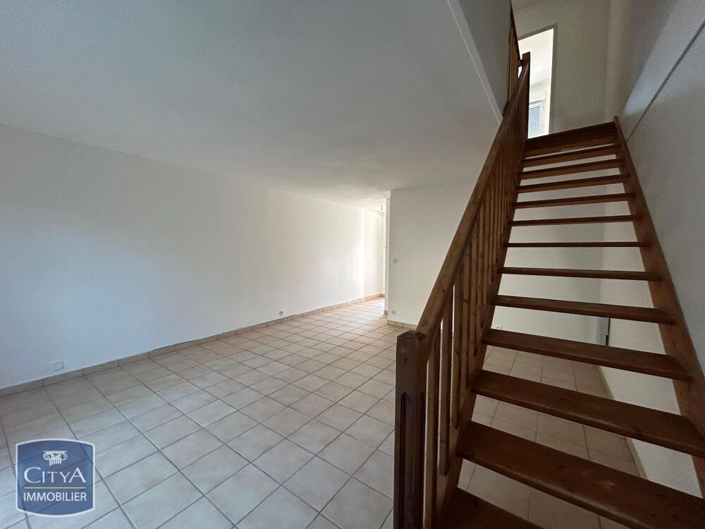 MAISON T3 AVEC GARAGE ET JARIDN - PROCHE CAHORS À louer,....
