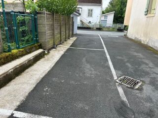  Parking / Garage à louer 