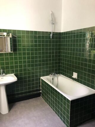  Appartement à louer 4 pièces 85 m²
