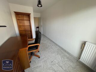  Appartement à louer 4 pièces 79 m²