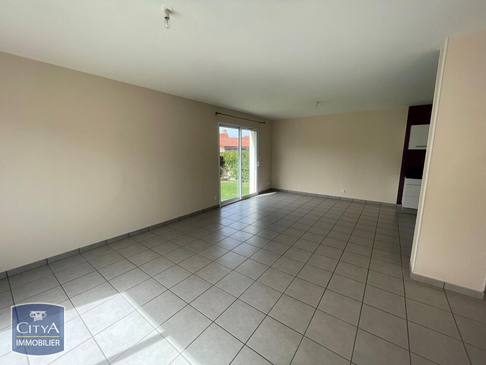 À LOUER : Maison T4 située à Combronde, dans le départem....