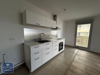  Appartement à louer 4 pièces 81 m²