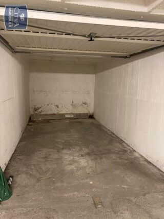  Parking / Garage à louer 