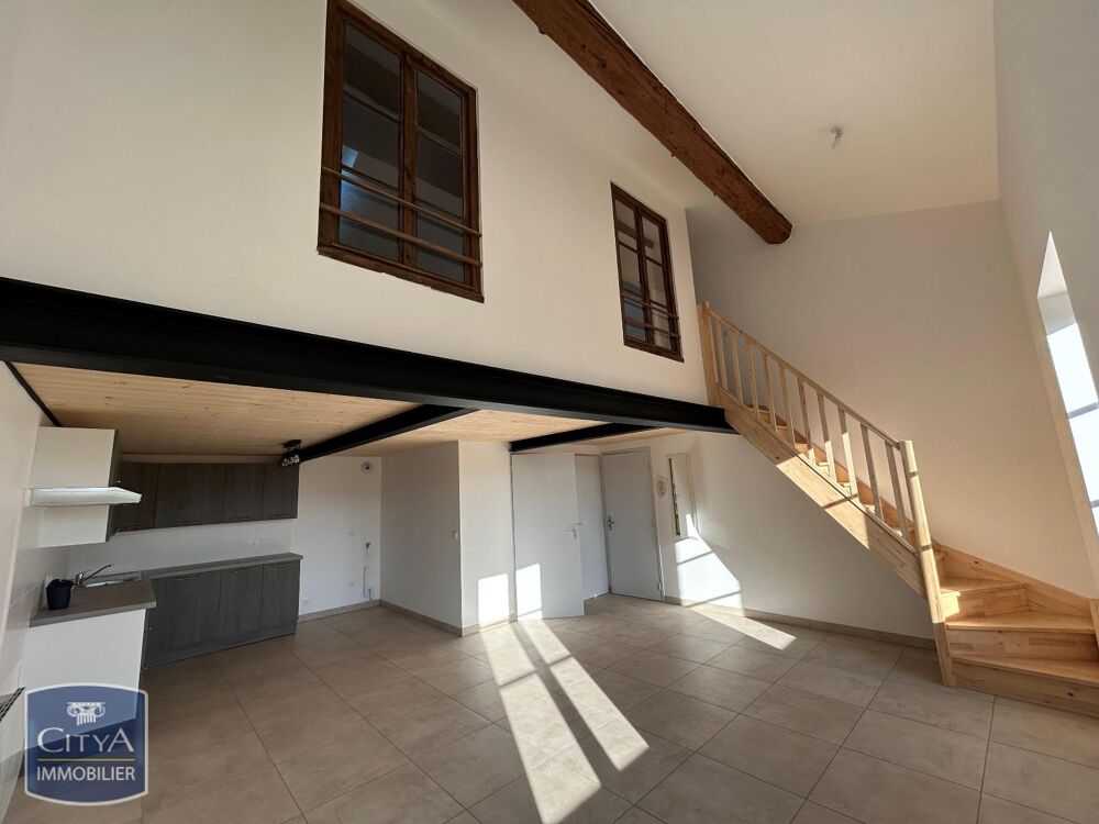 À louer : Charmant appartement T2 en duplex situé à Vill....