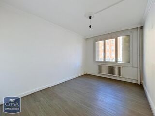  Appartement à louer 4 pièces 86 m²