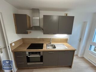  Appartement à louer 5 pièces 100 m²