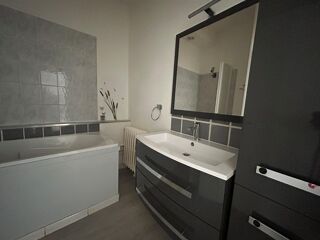  Appartement à louer 3 pièces 77 m²