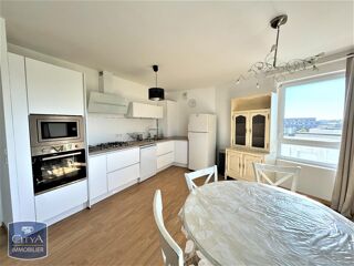  Appartement à louer 4 pièces 82 m²