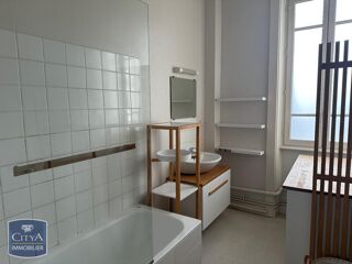  Appartement à louer 3 pièces 97 m²