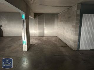  Parking / Garage à louer 