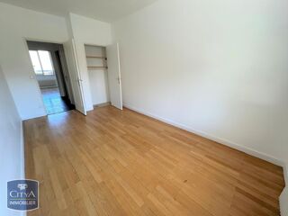 Appartement à louer 5 pièces 107 m²
