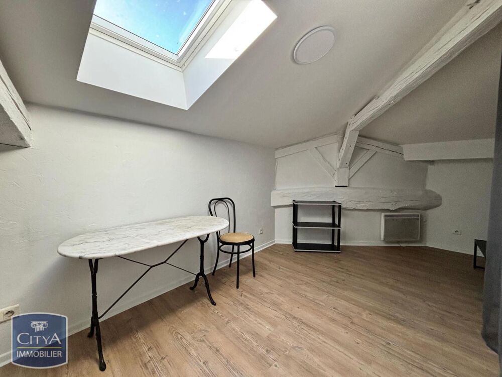 À LOUER : Appartement rénové T1 situé à Agen, dans le dé....