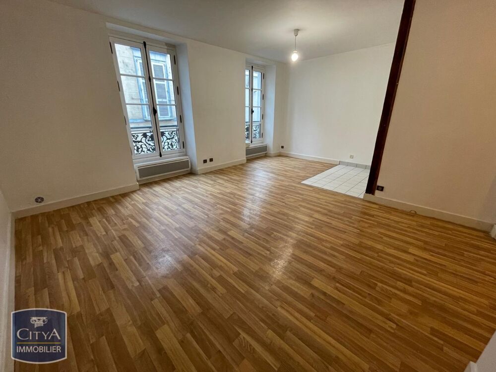 À LOUER : Appartement ancien T1 situé en plein coeur de B....