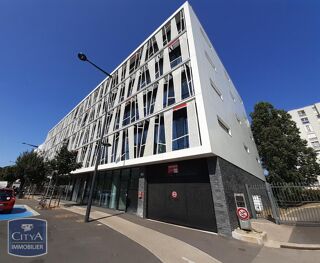  Parking / Garage à louer 