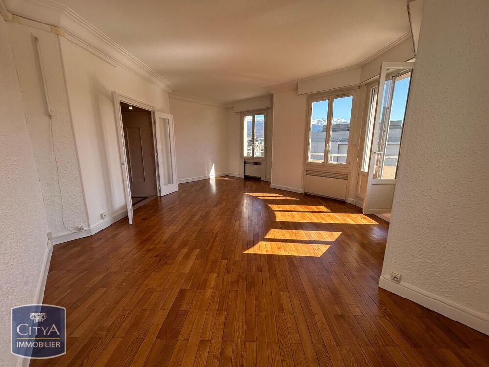 À LOUER : Découvrez cet appartement bourgeois T3 situé a....