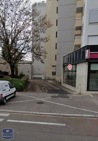  Parking / Garage à louer 