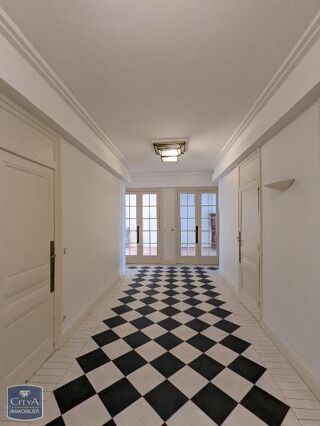  Appartement à louer 5 pièces 168 m²