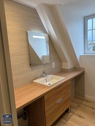  Appartement à louer 4 pièces 99 m²