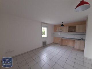  Appartement à louer 4 pièces 79 m²