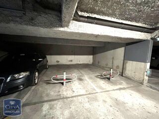  Parking / Garage à louer 