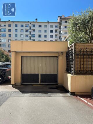  Parking / Garage � louer 