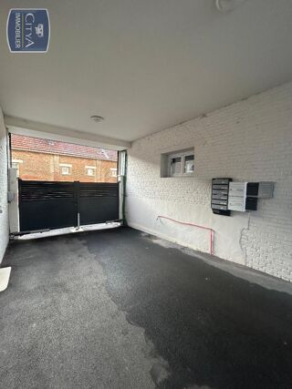  Parking / Garage à louer 