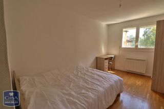 Appartement à louer 5 pièces 102 m²